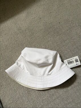 lululemon athletica White/ Bone Bucket Hat
